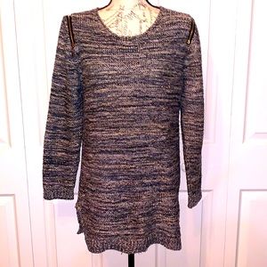 *****Great Condition***** Women’s Round Neck Sweater.